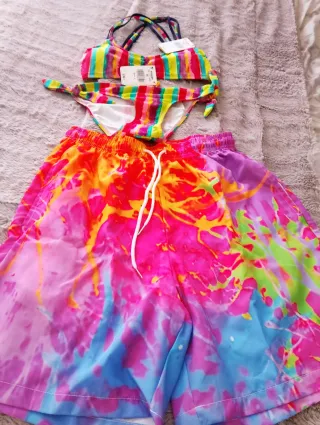 Bikini y bañador estampado multicolor