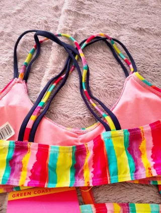 Bikini y bañador estampado multicolor