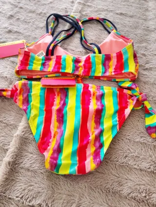 Bikini y bañador estampado multicolor