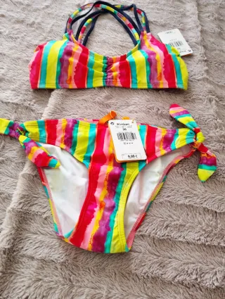 Bikini y bañador estampado multicolor