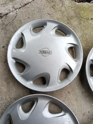 Tapacubos de marca nissan