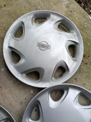 Tapacubos de marca nissan
