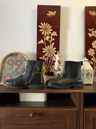 Botines de cuero negro