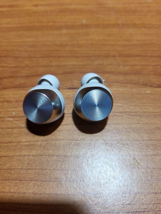 Auriculares inalámbricos technics blancos y platea