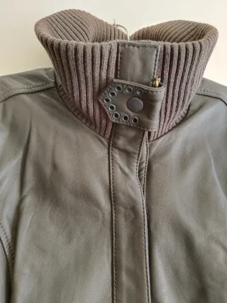 Chaqueta de piel mujer verde oscuro.