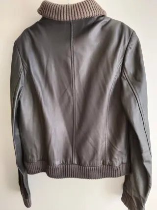 Chaqueta de piel mujer verde oscuro.