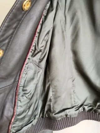 Chaqueta de piel mujer verde oscuro.