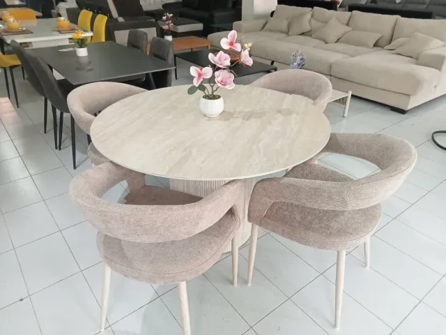 Mesa redonda de piedra