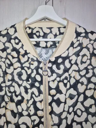 Chaqueta Bomber Estampada Talla M