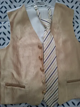 Traje de comunión niño blanco y dorado talla 12.