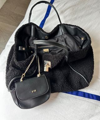 Bolso V73 Negro Peluche con Monedero