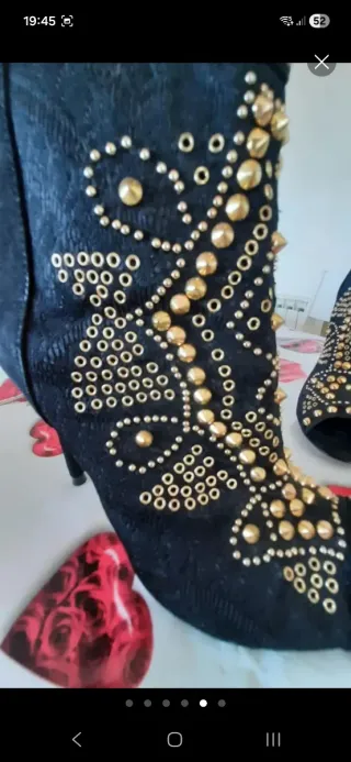 Botines Zara Tachuelas Negro y Dorado