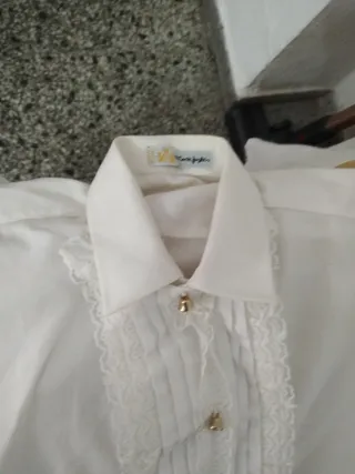 Camisa blanca de vestir con encaje