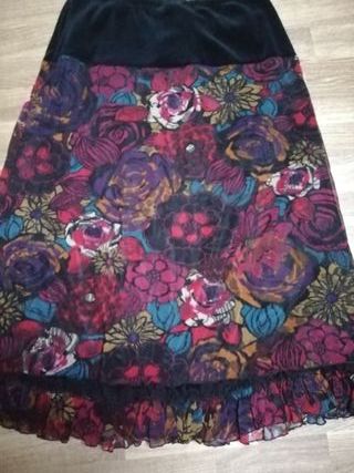 Falda larga floral con lazada