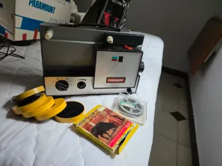 Proyector Paramount Plata y Negro