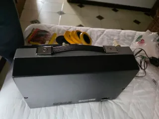 Proyector Paramount Plata y Negro