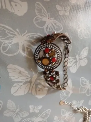Pulsera de bolitas plateadas.otra de piedras de co