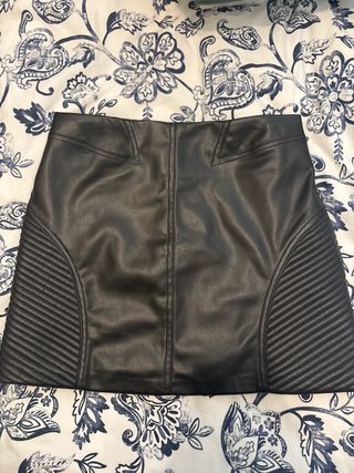 Falda cuero Bershka cremallera delantera