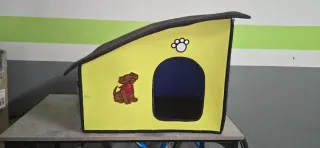Casa para perro con diseño de huella