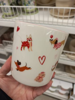 Tazza in ceramica con cani e cuori