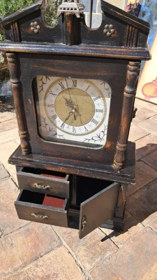 Reloj de sobremesa antiguo madera