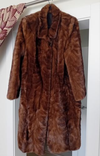 Abrigo de piel natural marrón de Euskal Piel