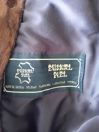 Abrigo de piel natural marrón de Euskal Piel