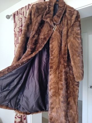 Abrigo de piel natural marrón de Euskal Piel