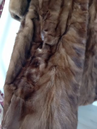 Abrigo de piel natural marrón de Euskal Piel