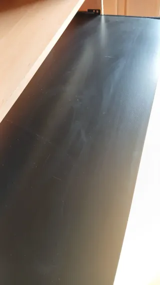 Tavolo da scrivania per computer con ruote