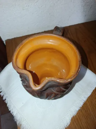 Preciosa jarra de cerámica