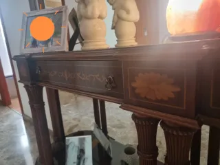 Recibidor de madera con marquetería