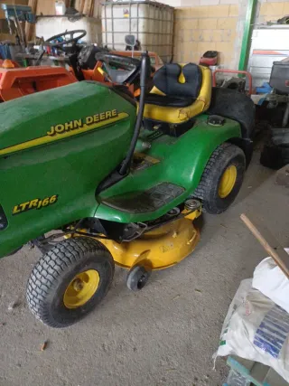 Tractor cortacésped John Deere LTR 166 hidrostatic