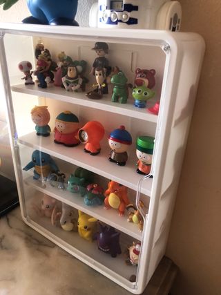 Vitrina expositora figuras