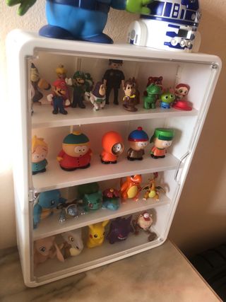 Vitrina expositora figuras