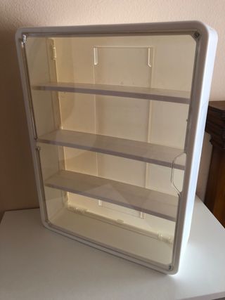 Vitrina expositora figuras