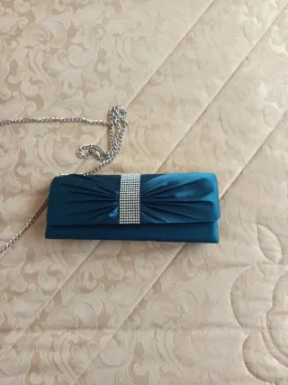 Pochette elegante con catena