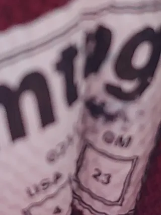 Zapatillas deportivas marrones y rojas