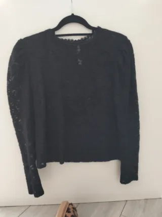 Camiseta Stradivarius encaje manga larga Talla L