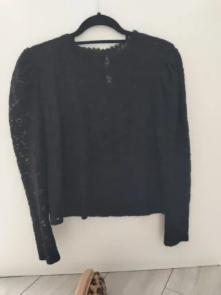 Camiseta Stradivarius encaje manga larga Talla L