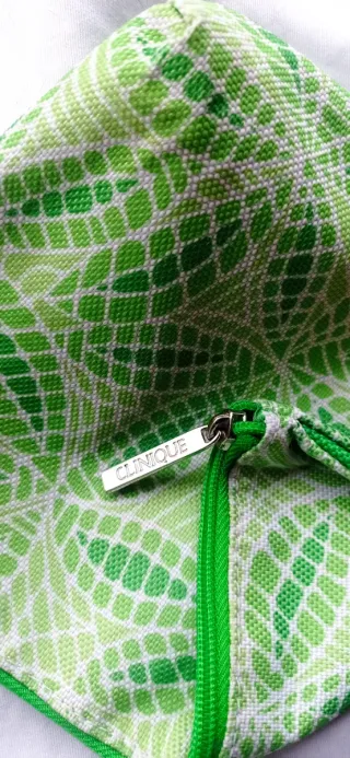 Neceser Clinique verde estampado. Colc. Exclusiva.