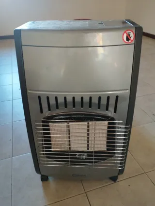 Stufa a gas Qlima per interni come nuova