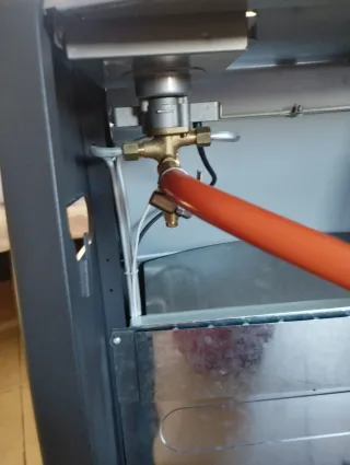 Stufa a gas Qlima per interni come nuova