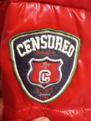 Piumino rosso Censored