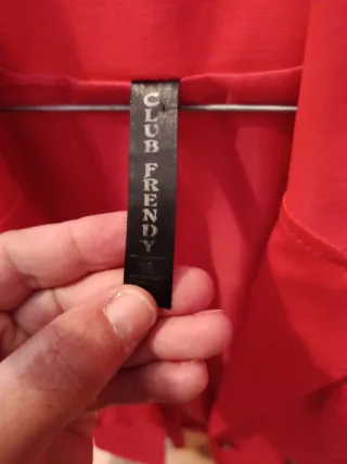 Chaqueta roja entallada de mujer