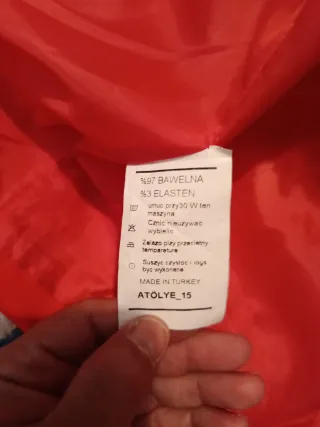 Chaqueta roja entallada de mujer