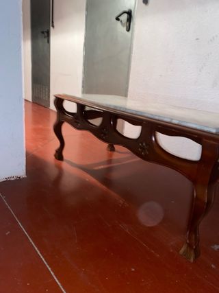 Mesa de madera y mármol