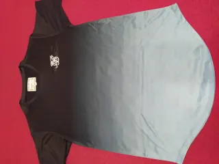 Camiseta SIKSIK color degradado gris-azul Talla L