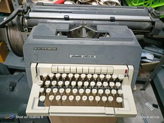 Máquina de escribir Olivetti Línea 98