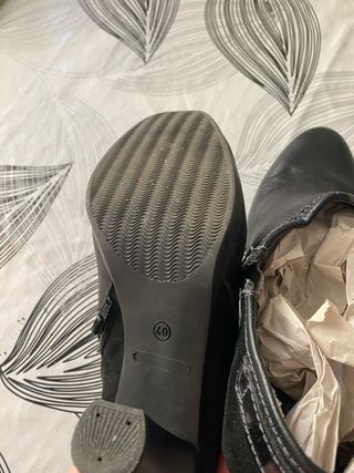 Botín tacón negro ante y piel